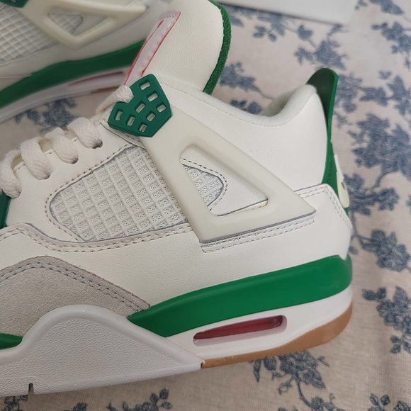 Jordan 4 Retro SB Pine Green Unisex Sneaker - Picture 6 of 7